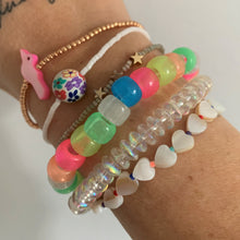 Load image into Gallery viewer, shell heart bead and multi colored seed bead stretchy bracelet