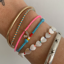 Load image into Gallery viewer, shell heart bead and multi colored seed bead stretchy bracelet