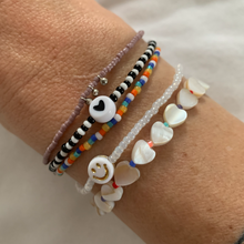 Load image into Gallery viewer, shell heart bead and multi colored seed bead stretchy bracelet