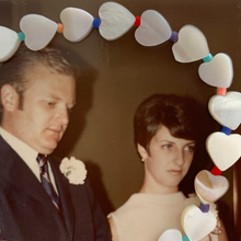 Load image into Gallery viewer, shell heart bead and multi colored seed bead bracelet