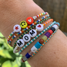 Load image into Gallery viewer, mom heart beaded bracelet
