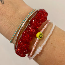 Load image into Gallery viewer, red glitter heart plastic pony bead stretchy bracelet
