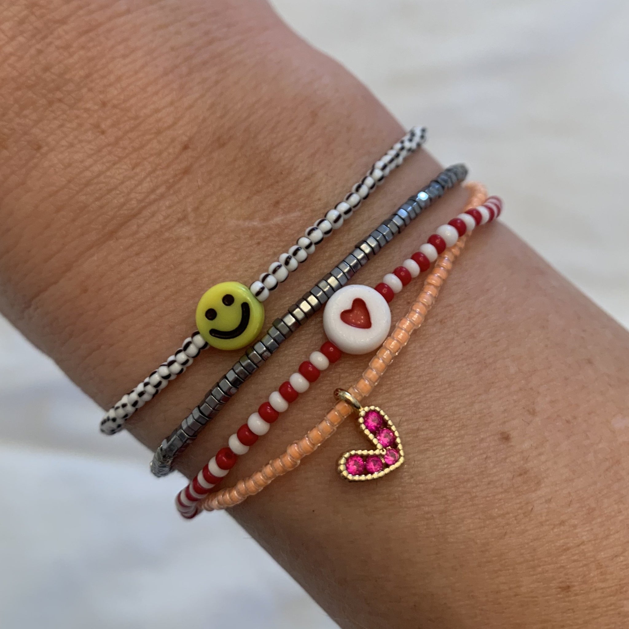 xoxo red and white seed bead heart stretchy bracelet – bryn