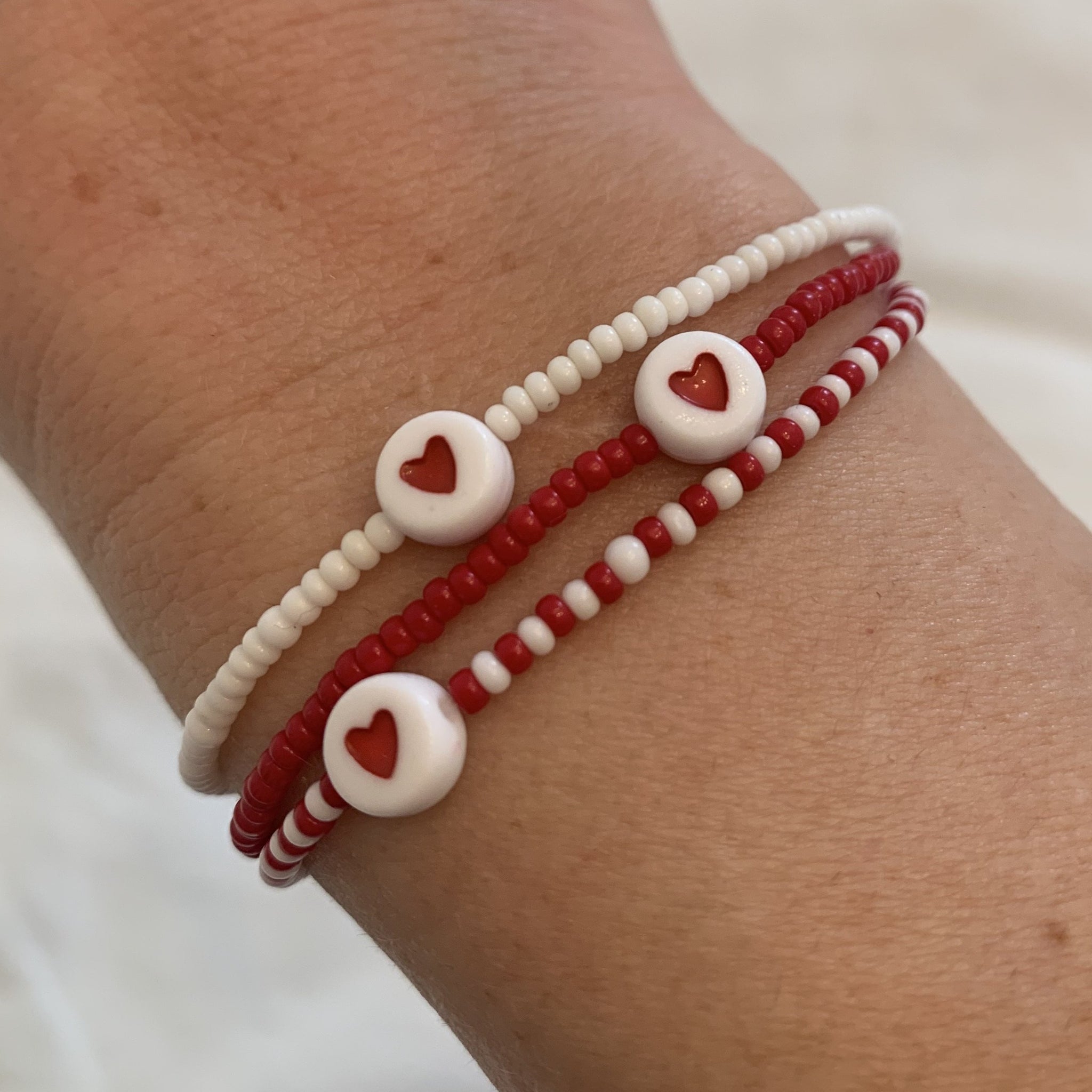 xoxo red and white seed bead heart stretchy bracelet – bryn 