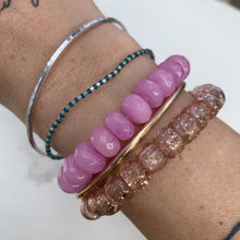 Load image into Gallery viewer, pretty, faceted lavender colored glass bead bracelet
